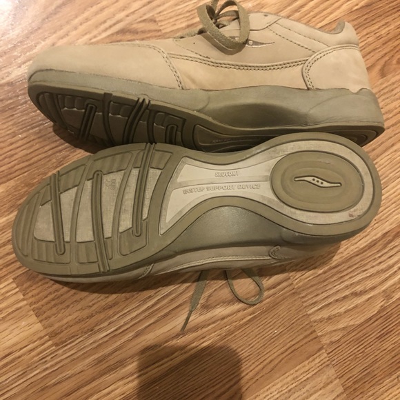 Saucony ladies size 8.5 walking shoe with instep support - Picture 3 of 9